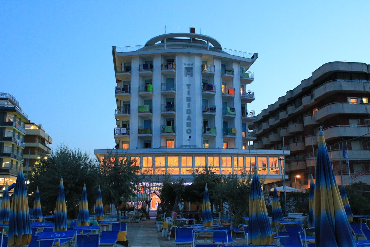 Hotel Tibidabo ベラーリア・イジェア・マリーナ エクステリア 写真